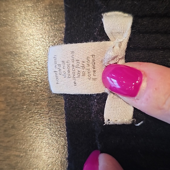 Cropped, v neck, ribbed, button up, short sleeve sweater - Picture 6 of 6